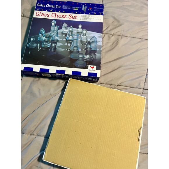 Vintage 1997 Glass Chess Set - Cardinal Premier Edition - Picture 4 of 7